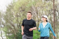 【配偶者ビザ】交際経緯の書き方と写真・渡航歴の整理方法|偽装結婚を疑われない説明のコツ